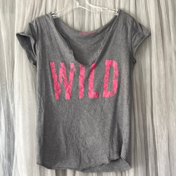 ⭐️ Zadig Voltaire distressed gray tee Wild Barbiecore pink button detail S - Picture 1 of 12